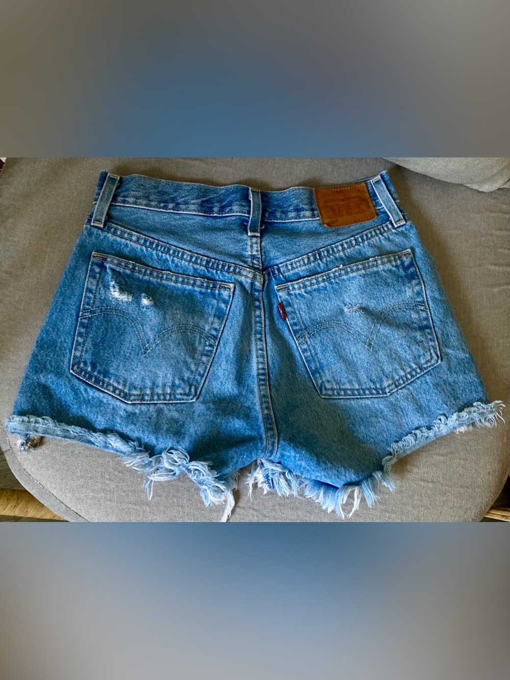 Levi’s Premium 501 Original Distressed Denim Shorts W25 Button Fly Light Wash - Picture 2 of 9